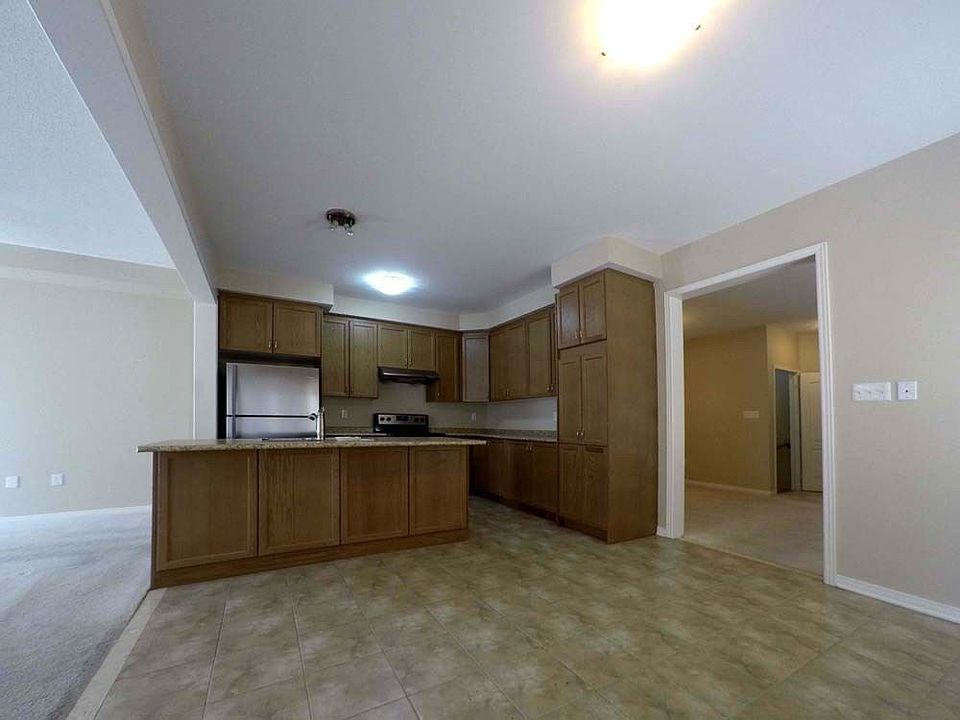 2nd image of 1210 Blencowe Cres
