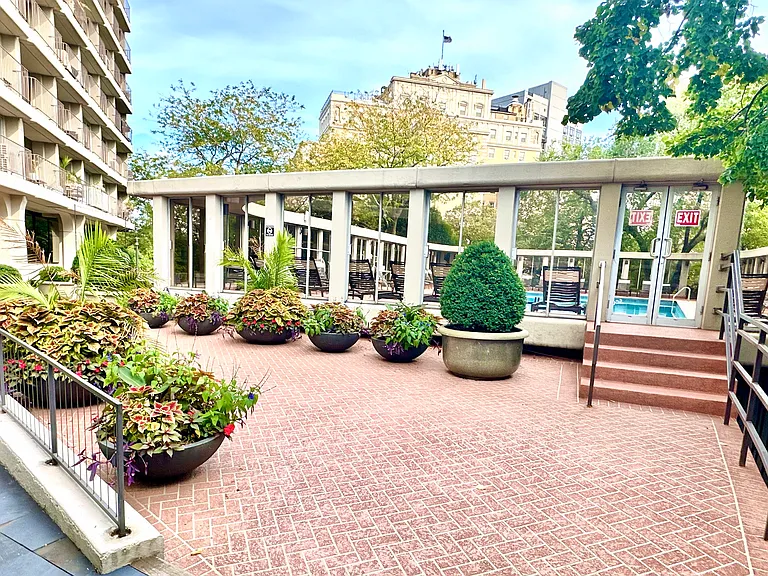 1960 N Lincoln Park W #302 — Photo 8