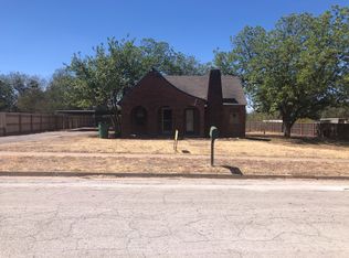 708 E Henry St, Hamilton, TX 76531