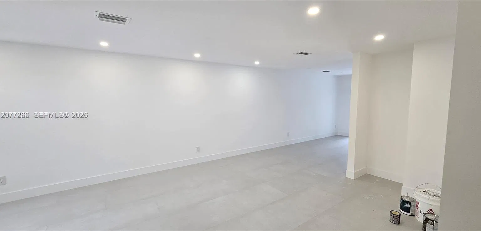 Cape Florida Club Condo — Photo 4
