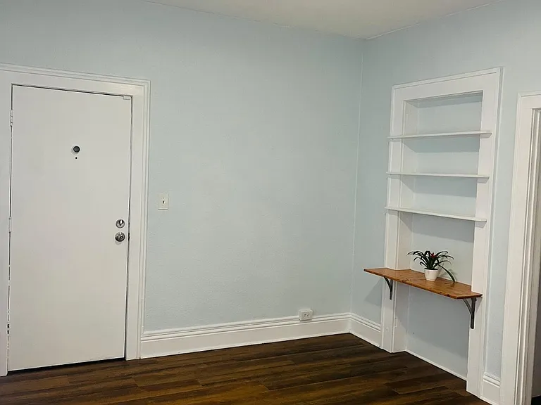 126 Mendoza Ave #12 — Photo 2