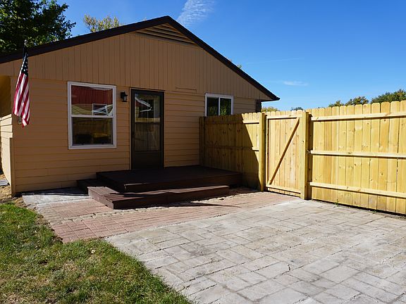 3rd image of 407 Jeanette Dr