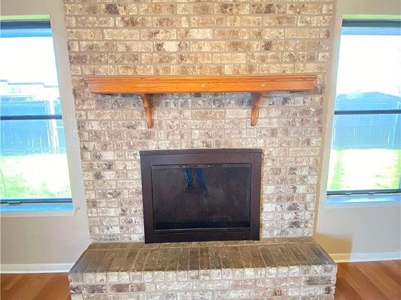 4th image of 3201 Edgewood Dr