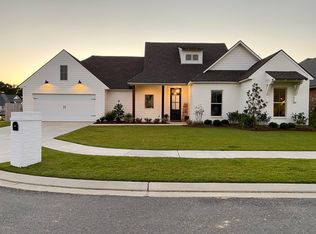 201 Santander Dr, Youngsville, LA 70592