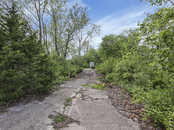 4th image of 1955 Florine Dr