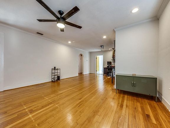 3rd image of 1302 Pioneer Dr