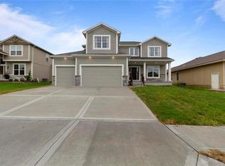 338 SE Highland Park Dr, Lees Summit, MO 64063