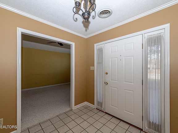 3rd image of 105 Mayfair E