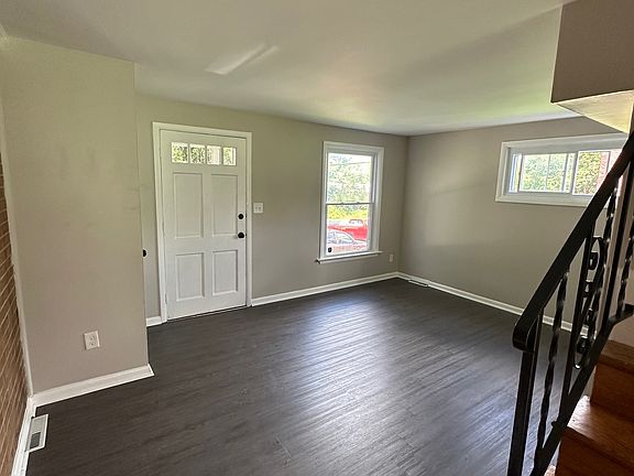 2nd image of 1599 Ingleside Ave