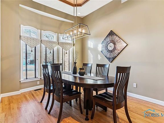 5th image of 219 Wellington Pl