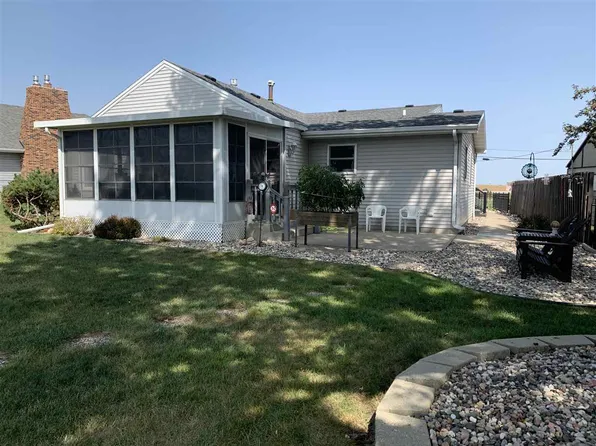 1805 Woodland Loop, Yankton, SD 57078