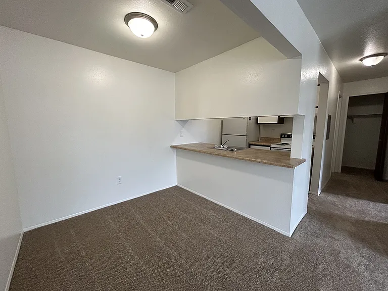 Windsor Place Apartments — Photo 46