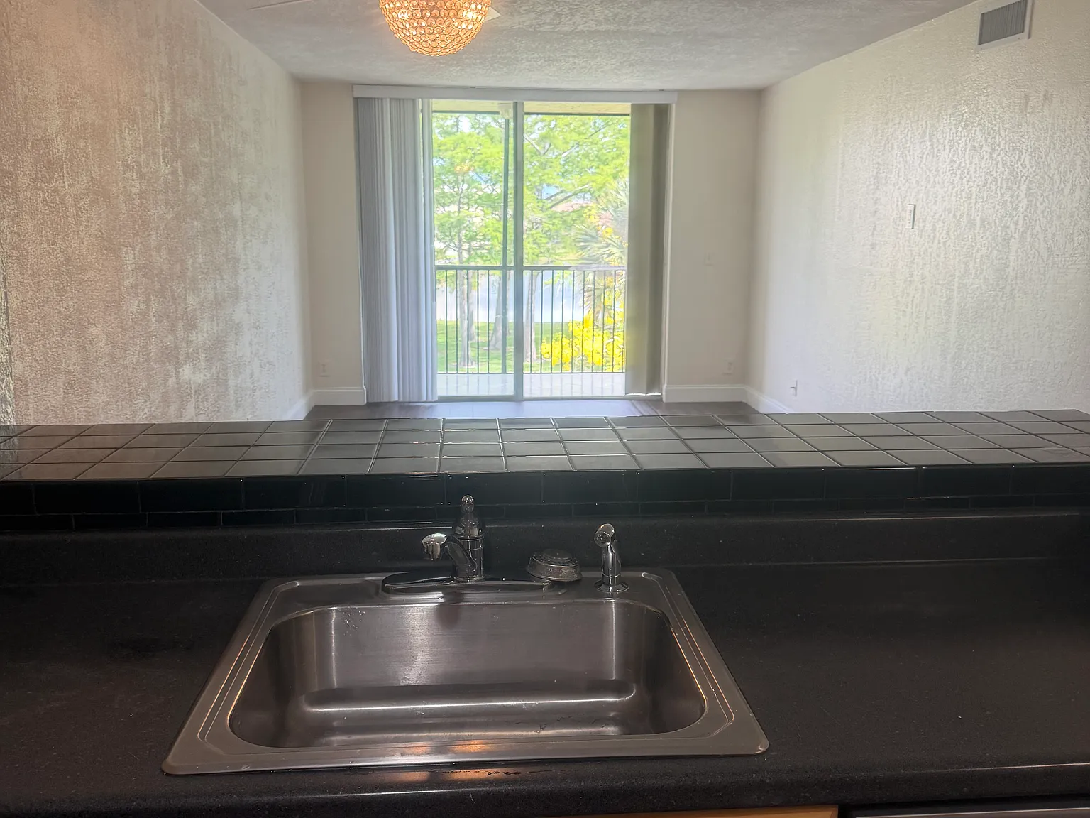 1 bed, 653 sqft, $1,750 — Photo 2
