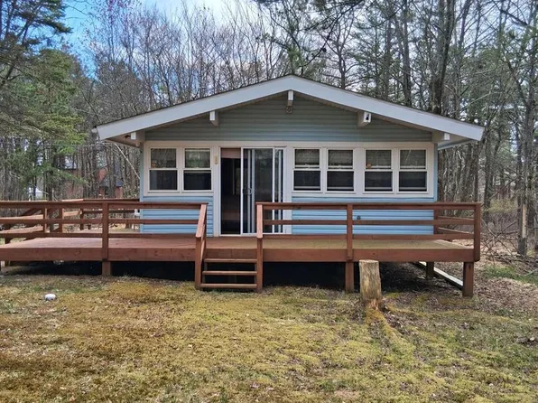 111 Sage Rd, Long Pond, PA 18334