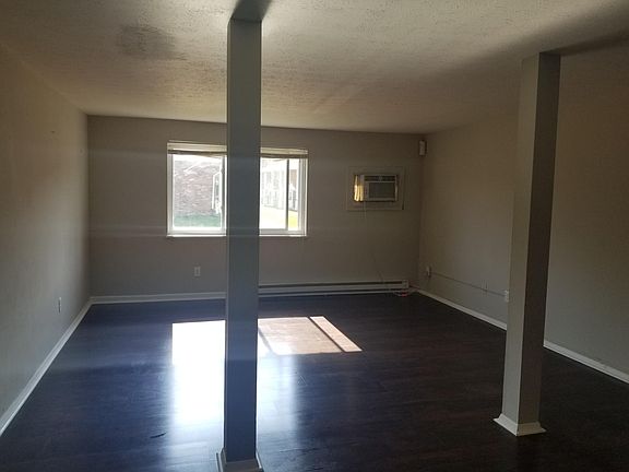 3rd image of 640 S Shore Ct