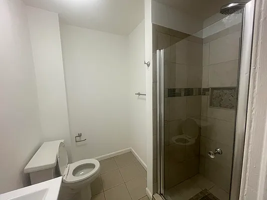 Rented by Batra Group Inc | media 14