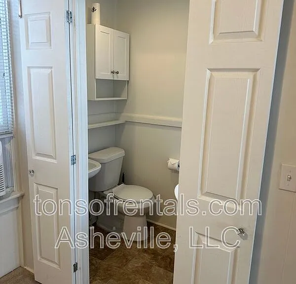 326 Spring St #A — Photo 11