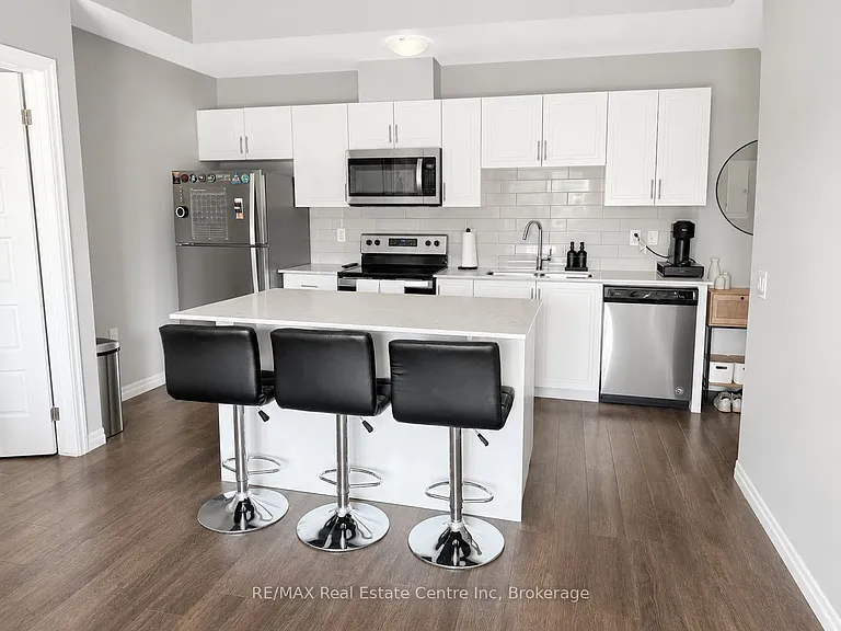 35 Kingsbury Sq #322 — Photo 5