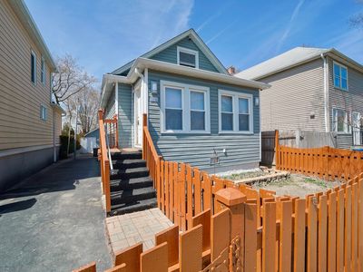 1646 Victoria Ave, North Chicago, IL, 60064