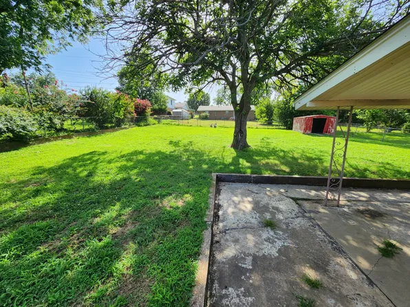 925 N Linda Ave, Ada, OK 74820