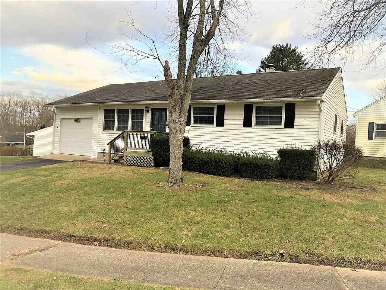 421 Carol Dr photo 1