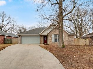 209 E Center St, Prairie Grove, AR 72753