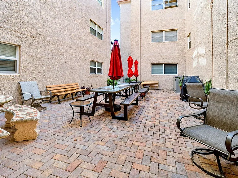 2615 NE 1st Ct #203 — Photo 29