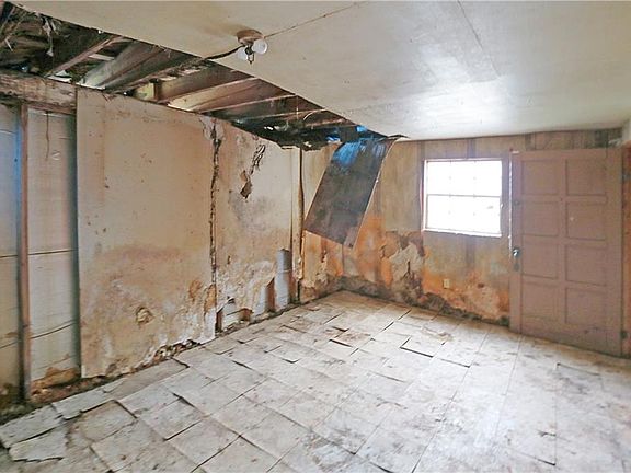 4th image of 3227 Lancaster St