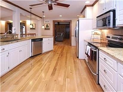 3rd image of 15900 Meadow Ln