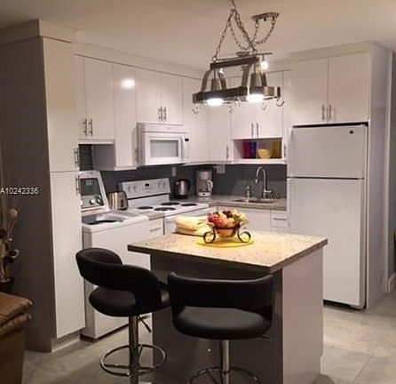4th image of 15600 NE 6th Ave APT 2A