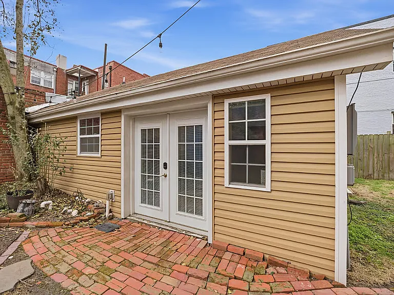 831 Gates Ave #C — Photo 15