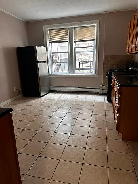 2 bed, 1.0 bath, $2,000 — Photo 3