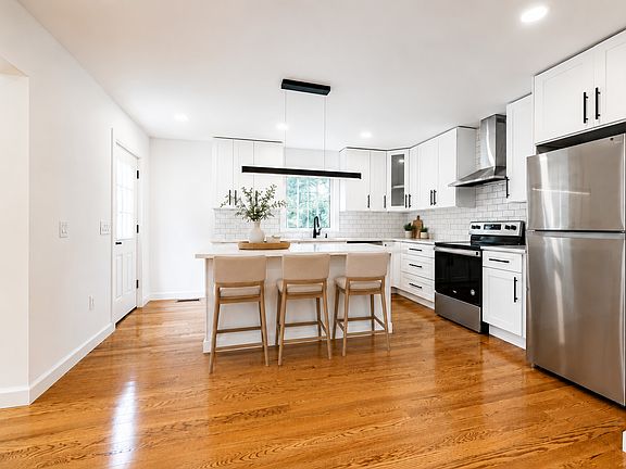 State of the Art Kitchen with Island