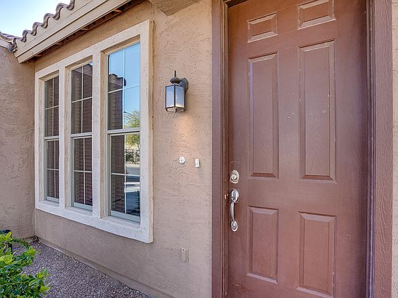 4th image of 46101 W Holly Dr