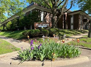 900-105 8th St, Highland, IL 62249