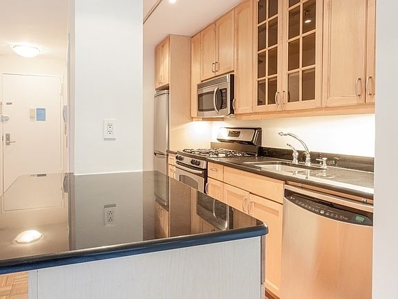 5th image of 55 W 14th St APT 7N