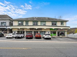 581 High Mountain Rd, Haledon, NJ 07508