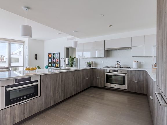 Kitchen with peninsula island