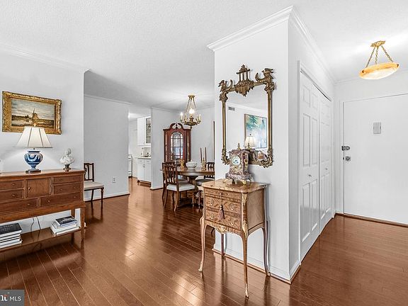 5th image of 1300 Army Navy Dr APT 608