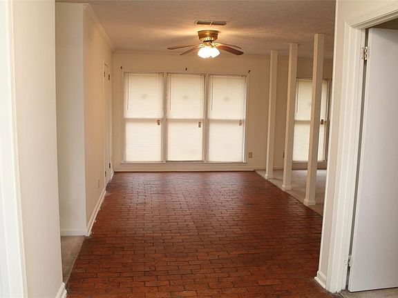 5th image of 2161 Kingsbury Dr