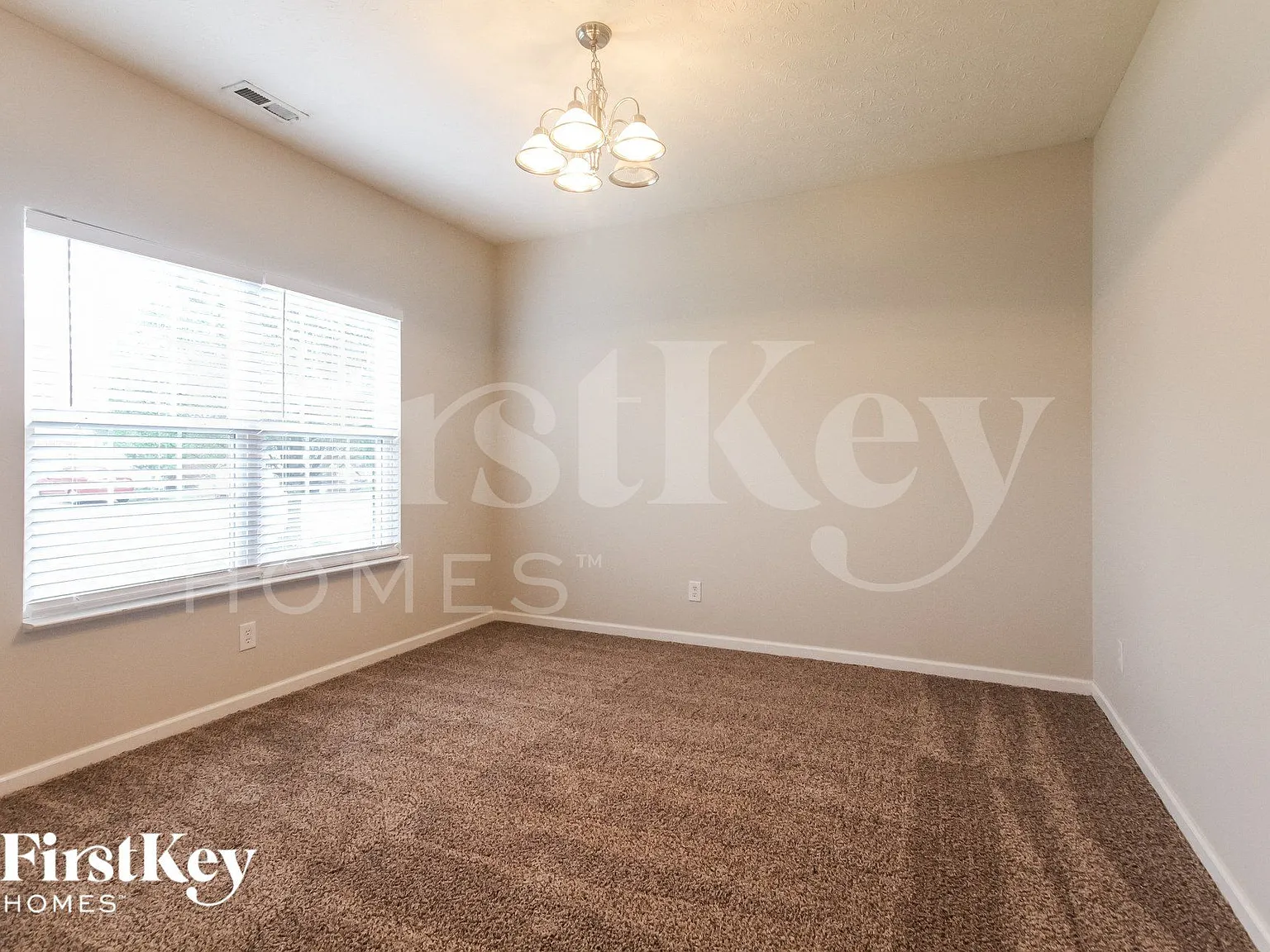 3 bed, 2.0 bath, 1692 sqft, $2,330 — Photo 3