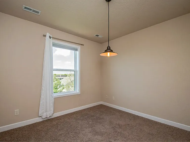 2104 NE Oak Dr — Photo 13