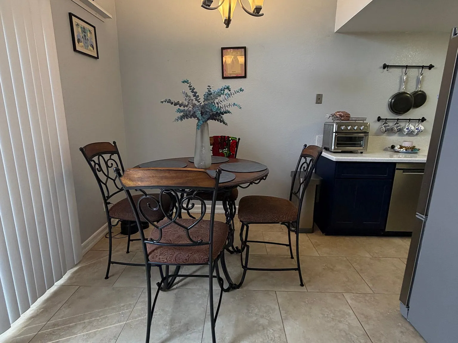 Beautiful 3 Bed / 2 bath Home in Bay Terraces / Paradise Hills area — Photo 2