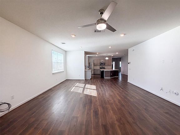 3rd image of 204 Florenz Ln