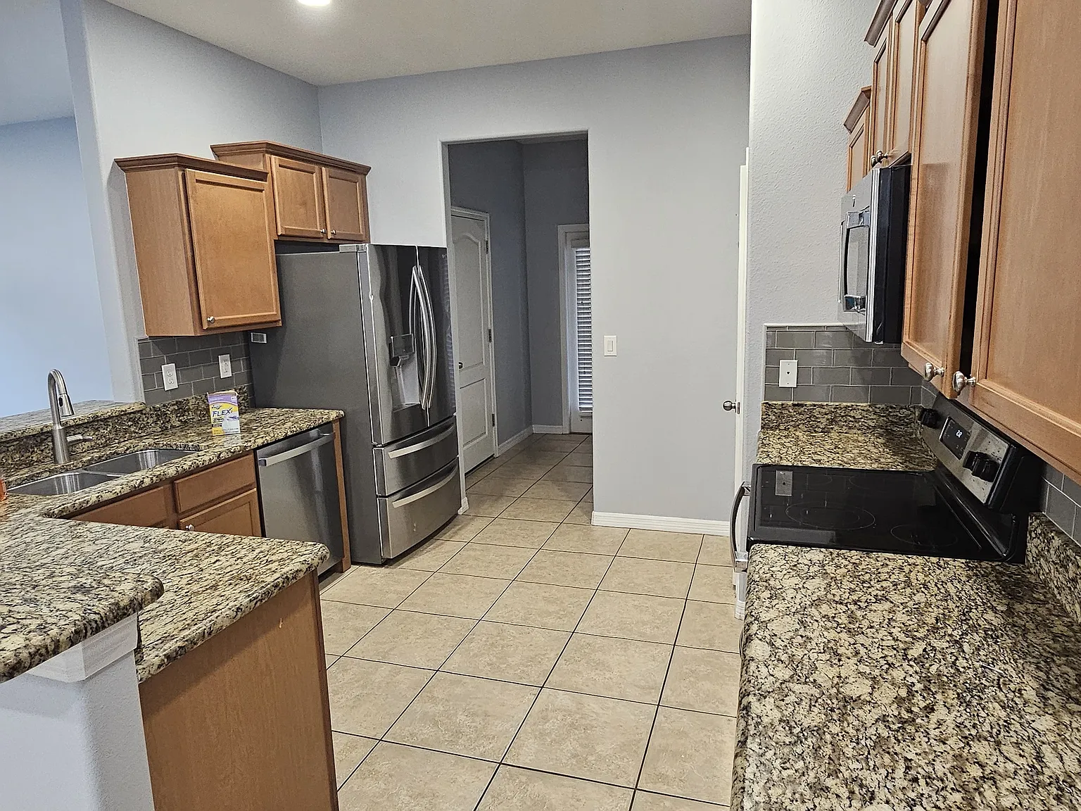 3 bed, 1657 sqft, $2,995 — Photo 4