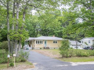19 Mallett Dr, Topsham, ME 04086
