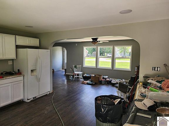 3rd image of 3236 Estes Ln