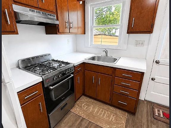 4th image of 2110 Wilson Ave