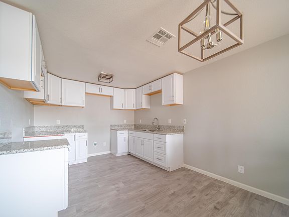 5th image of 441 N Ventura Ave