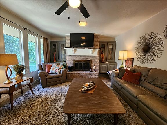 4th image of 234 Vista Dr